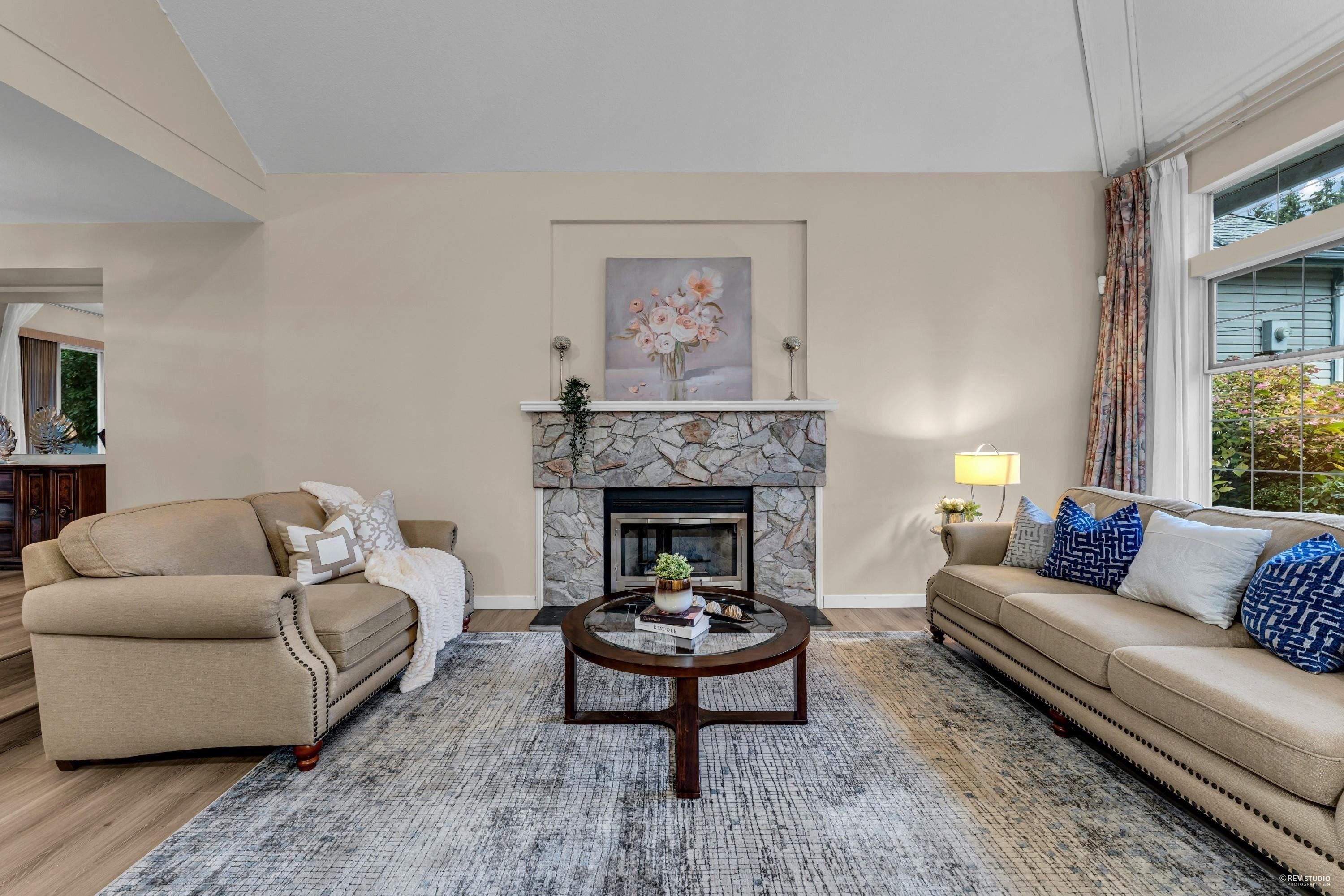 2986 Delahaye Drive, Coquitlam, BC - Indoor Photo Showing Living Room With Fireplace