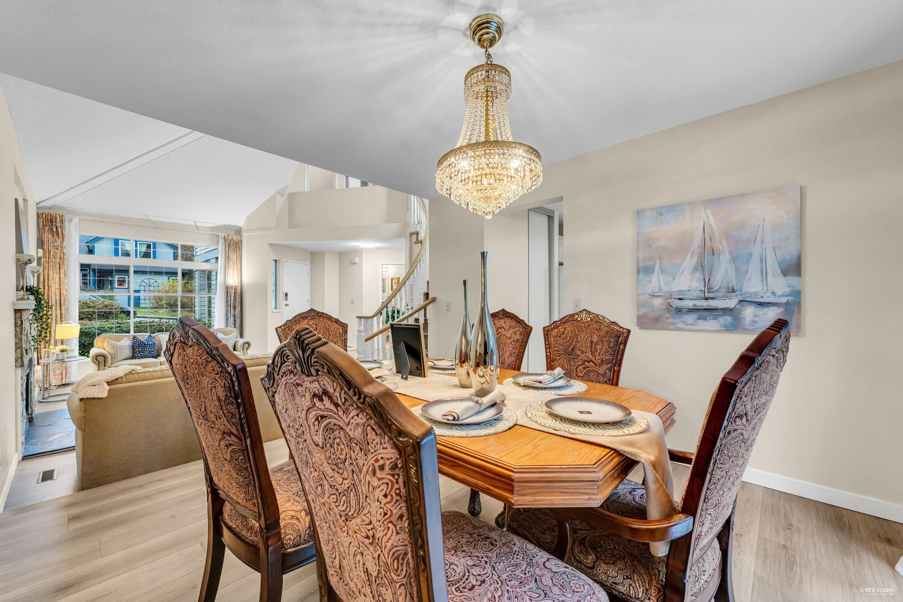2986 Delahaye Drive, Coquitlam, BC - Indoor Photo Showing Dining Room