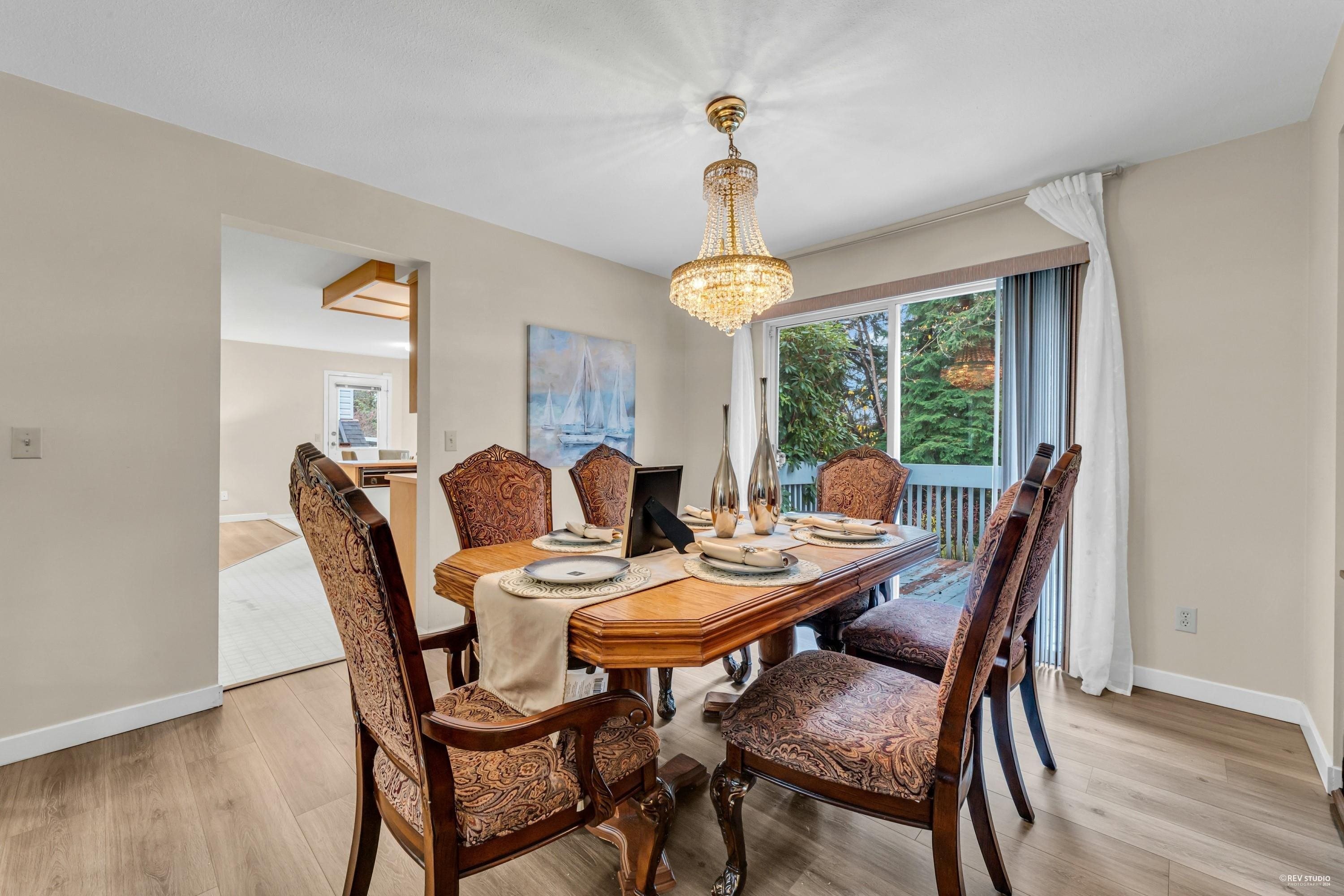 2986 Delahaye Drive, Coquitlam, BC - Indoor Photo Showing Dining Room
