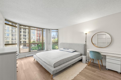 706-867 Hamilton Street, Vancouver, BC - Indoor Photo Showing Bedroom