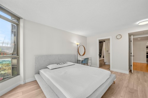 706-867 Hamilton Street, Vancouver, BC - Indoor Photo Showing Bedroom