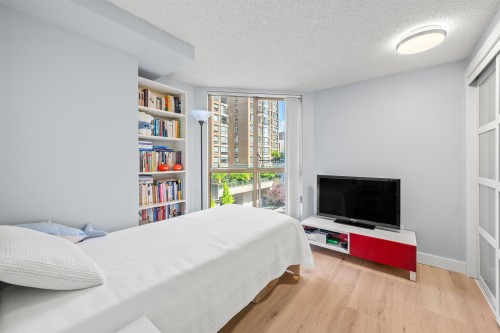 706-867 Hamilton Street, Vancouver, BC - Indoor Photo Showing Bedroom