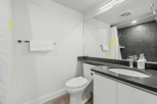 706-867 Hamilton Street, Vancouver, BC - Indoor Photo Showing Bathroom