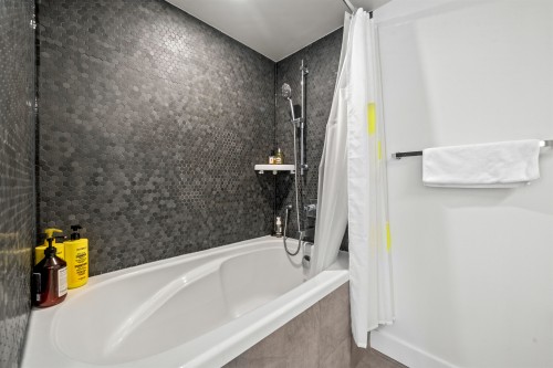706-867 Hamilton Street, Vancouver, BC - Indoor Photo Showing Bathroom