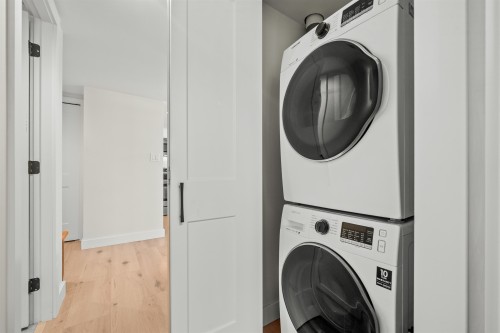 706-867 Hamilton Street, Vancouver, BC - Indoor Photo Showing Laundry Room