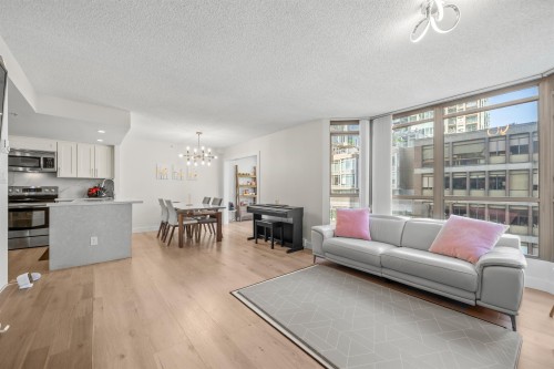 706-867 Hamilton Street, Vancouver, BC - Indoor Photo Showing Living Room