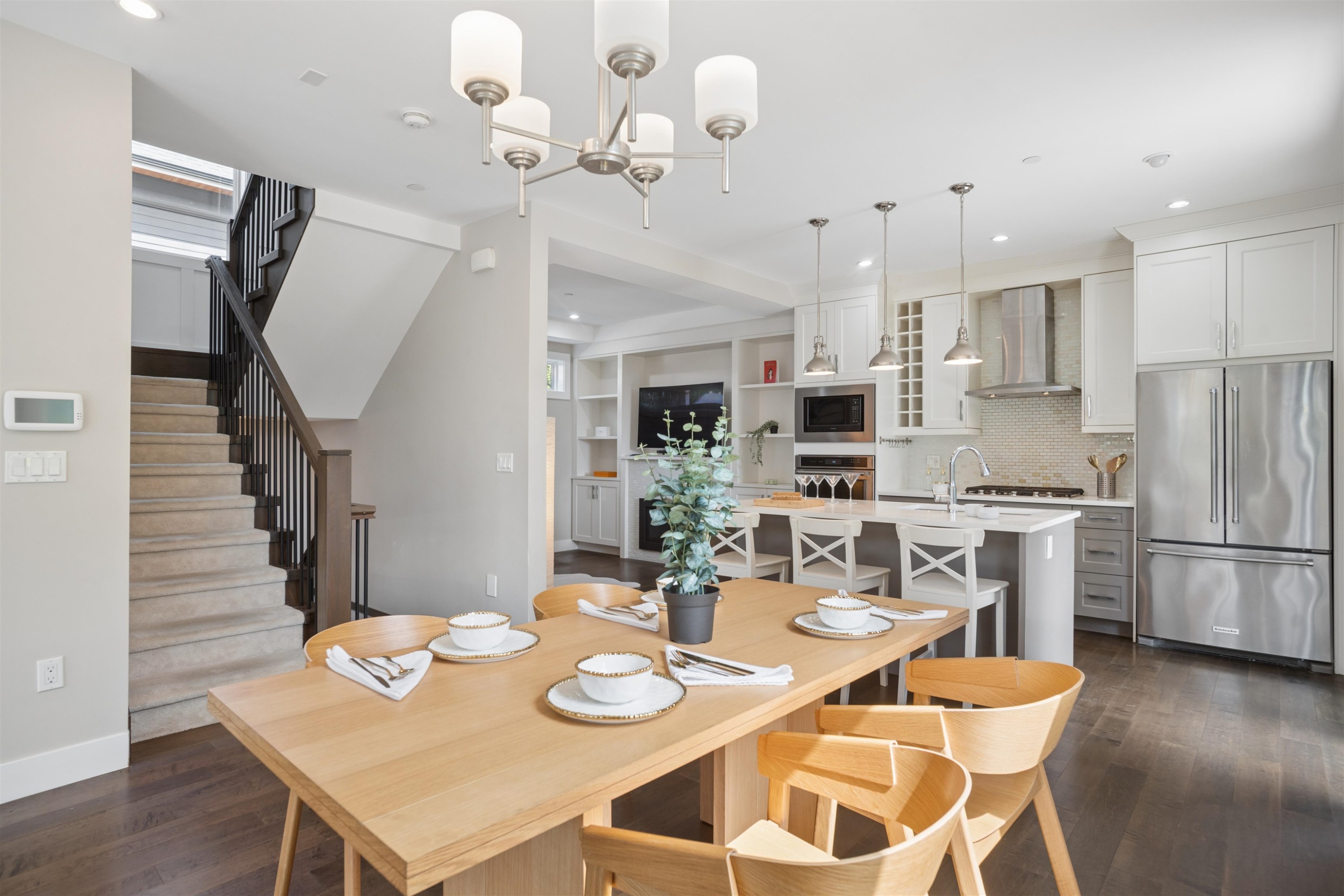 2020 Carson Court, North Vancouver, BC - Indoor Photo Showing Dining Room