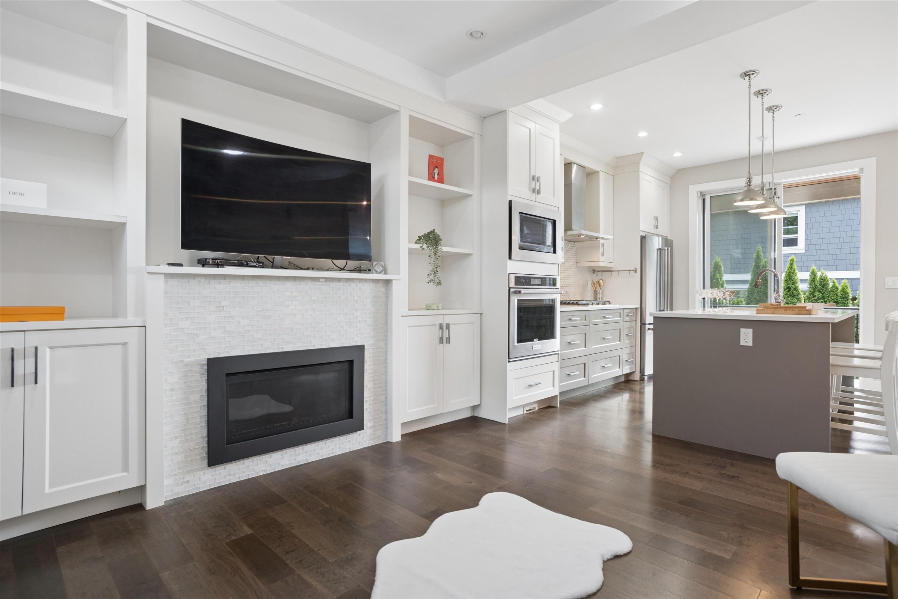 2020 Carson Court, North Vancouver, BC - Indoor Photo Showing Living Room With Fireplace