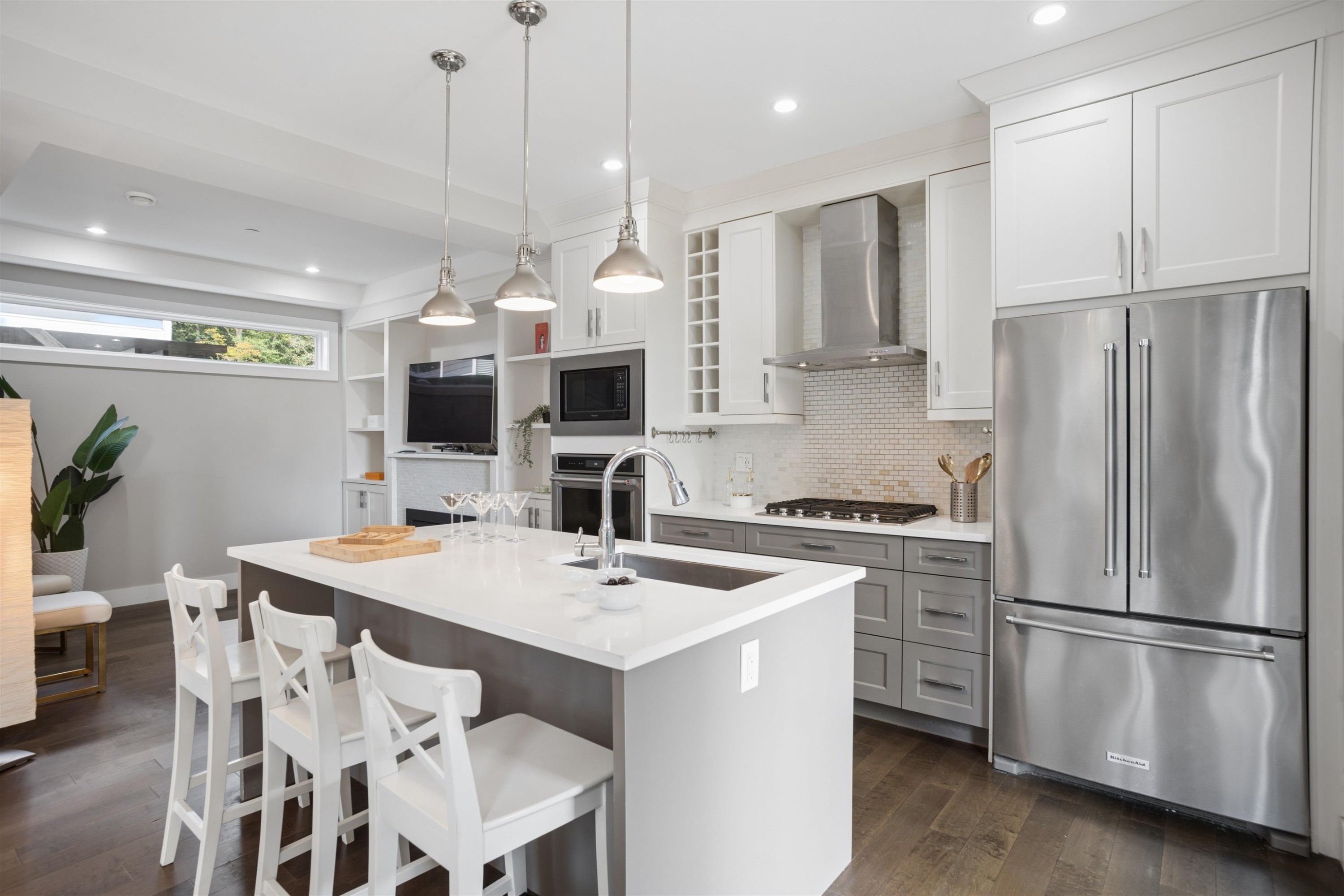 2020 Carson Court, North Vancouver, BC - Indoor Photo Showing Kitchen With Upgraded Kitchen