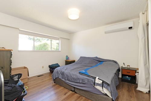 1189 Brisbane Avenue, Coquitlam, BC - Indoor Photo Showing Bedroom