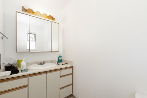 1189 Brisbane Avenue, Coquitlam, BC - Indoor Photo Showing Bathroom