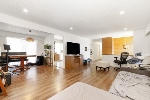 1189 Brisbane Avenue, Coquitlam, BC - Indoor Photo Showing Living Room