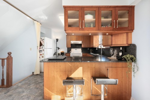 2950 Keets Drive, Coquitlam, BC - Indoor Photo Showing Kitchen
