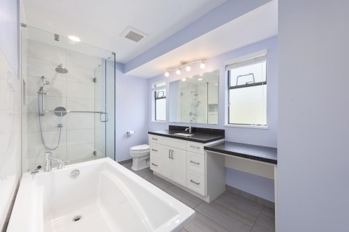 2950 Keets Drive, Coquitlam, BC - Indoor Photo Showing Bathroom