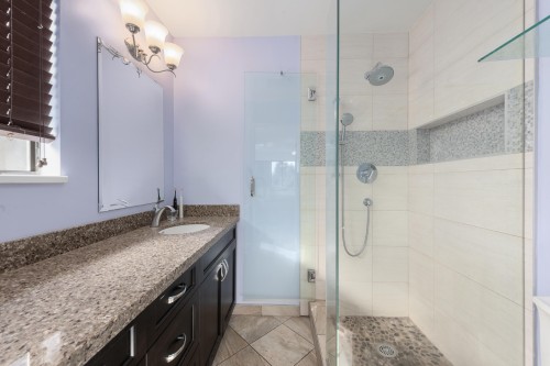2950 Keets Drive, Coquitlam, BC - Indoor Photo Showing Bathroom