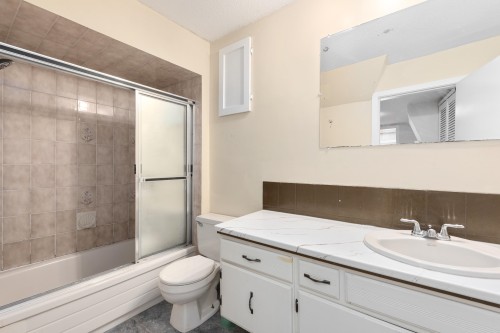 2950 Keets Drive, Coquitlam, BC - Indoor Photo Showing Bathroom