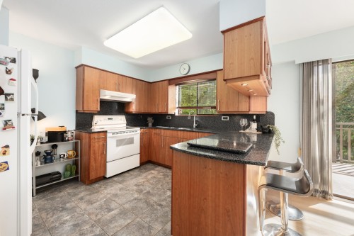 2950 Keets Drive, Coquitlam, BC - Indoor Photo Showing Kitchen With Double Sink
