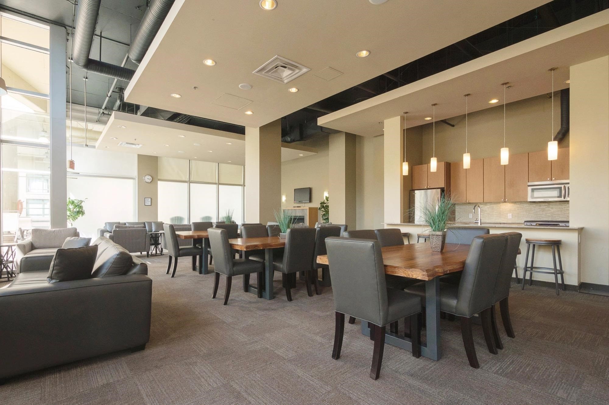 2204-110 Brew Street, Port Moody, BC - Indoor Photo Showing Dining Room