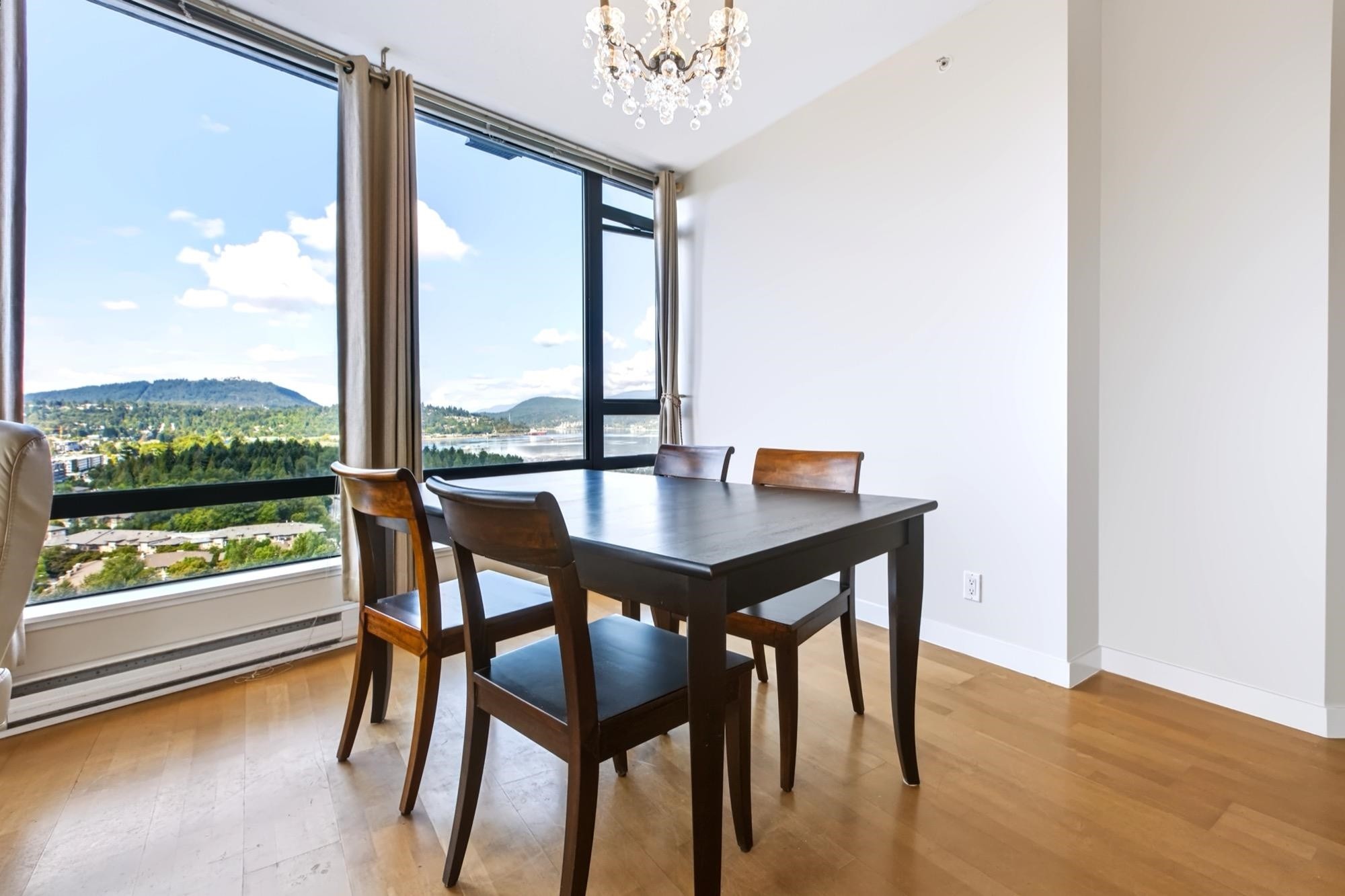 2204-110 Brew Street, Port Moody, BC - Indoor Photo Showing Dining Room