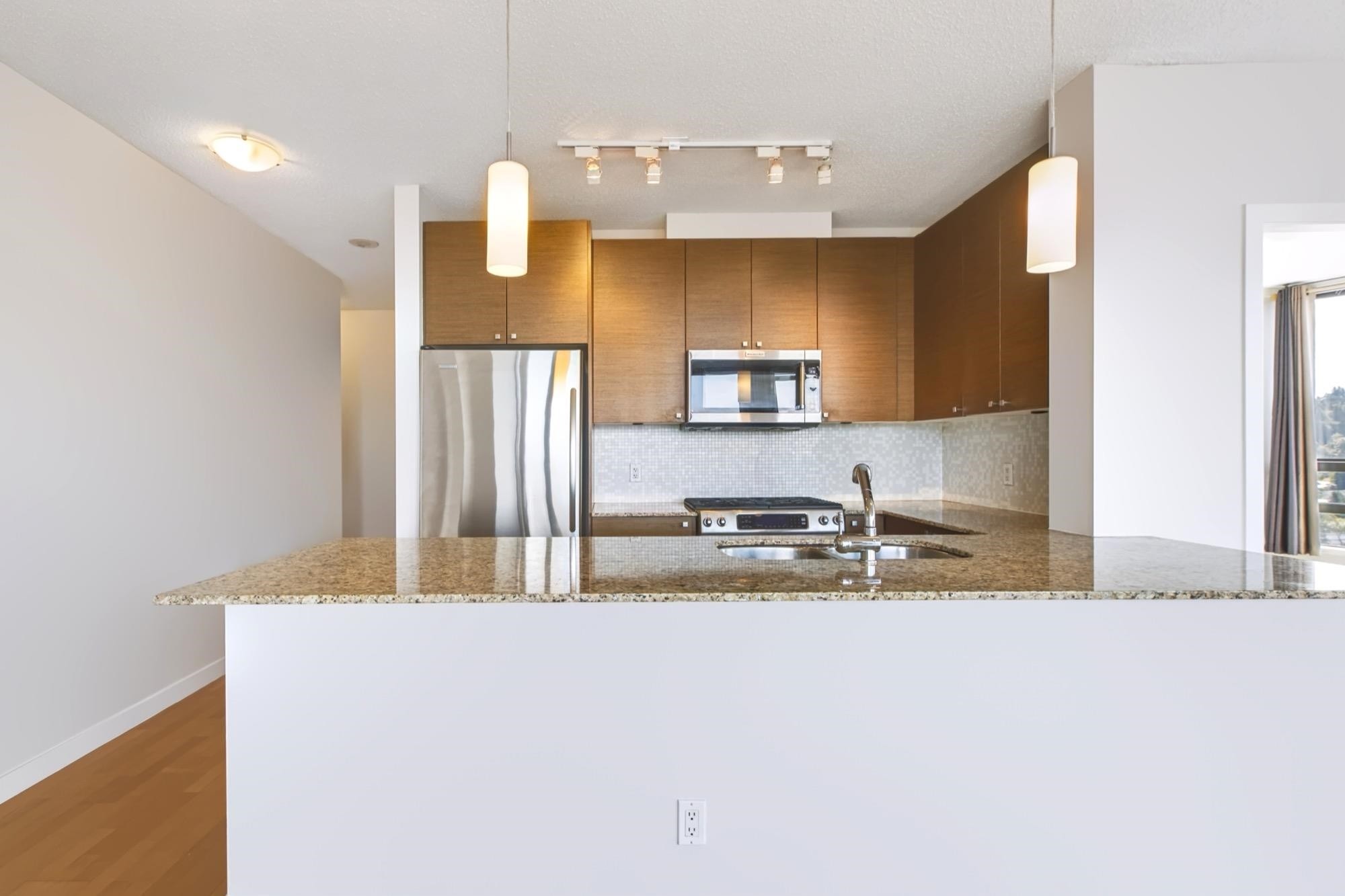 2204-110 Brew Street, Port Moody, BC - Indoor Photo Showing Kitchen With Double Sink