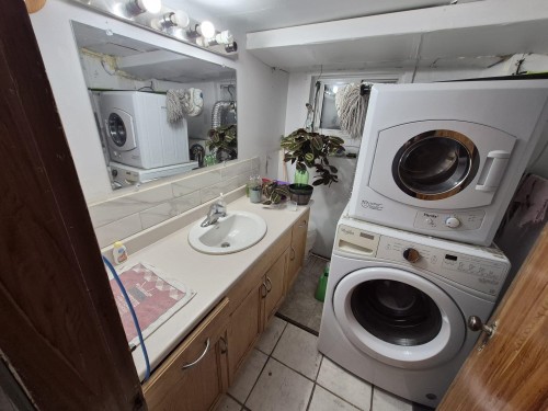 6779 Main Street, Vancouver, BC - Indoor Photo Showing Laundry Room