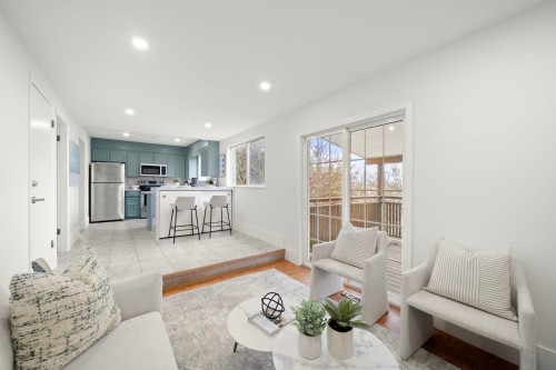 115 Warrick Street, Coquitlam, BC - Indoor Photo Showing Living Room