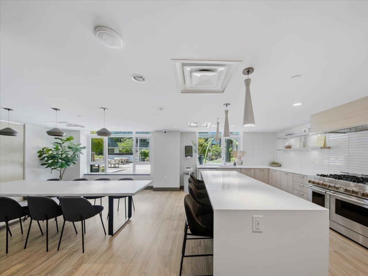 302-8533 River District Crossing, Vancouver, BC - Indoor Photo Showing Kitchen With Upgraded Kitchen