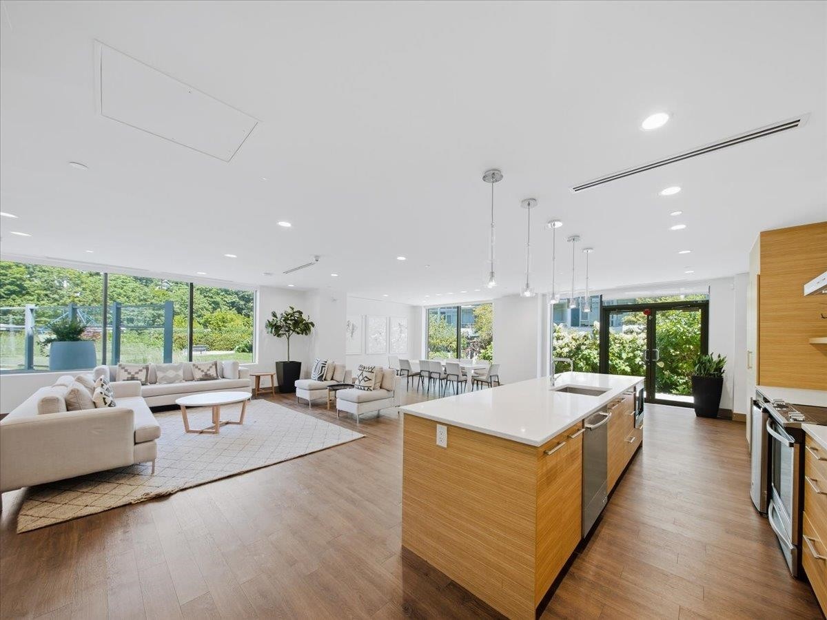302-8533 River District Crossing, Vancouver, BC - Indoor