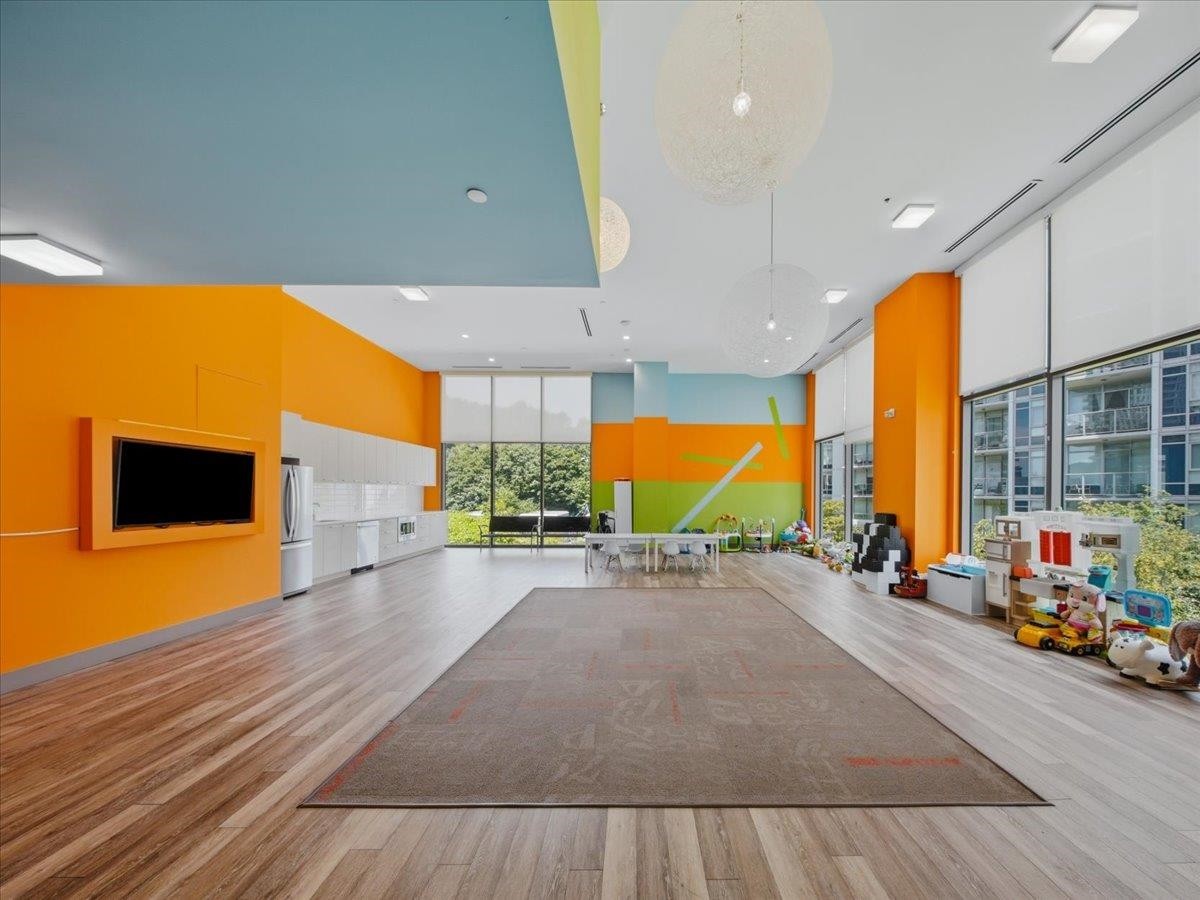 302-8533 River District Crossing, Vancouver, BC - Indoor Photo Showing Other Room