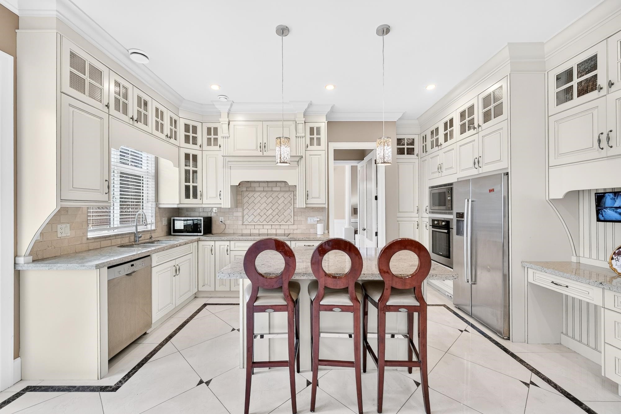 9491 Glenbrook Drive, Richmond, BC - Indoor Photo Showing Kitchen