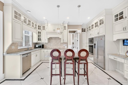 9491 Glenbrook Drive, Richmond, BC - Indoor Photo Showing Kitchen