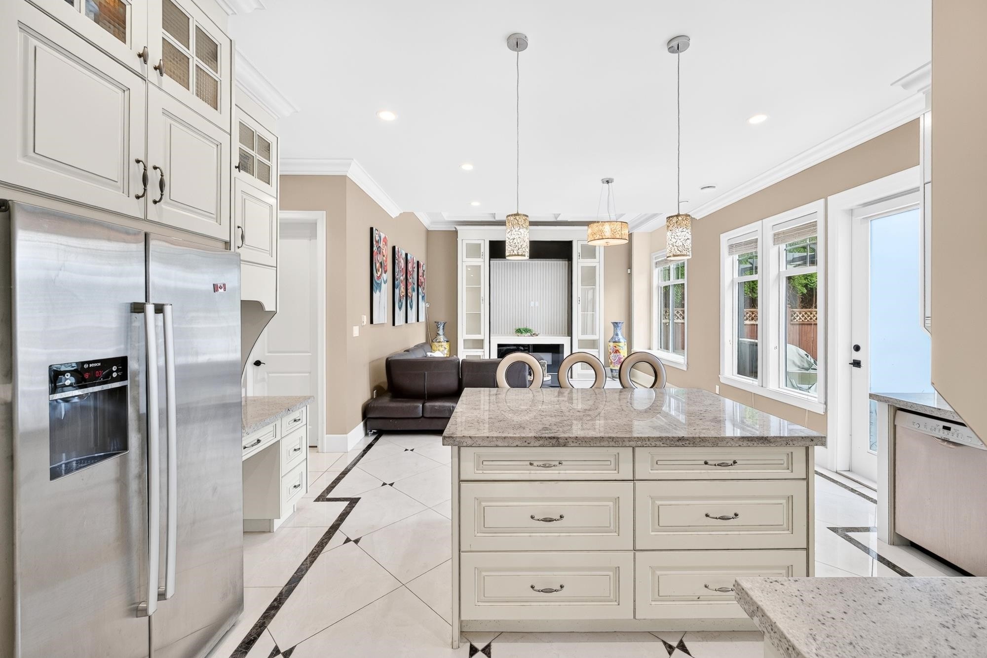 9491 Glenbrook Drive, Richmond, BC - Indoor Photo Showing Kitchen With Upgraded Kitchen