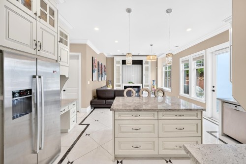 9491 Glenbrook Drive, Richmond, BC - Indoor Photo Showing Kitchen With Upgraded Kitchen