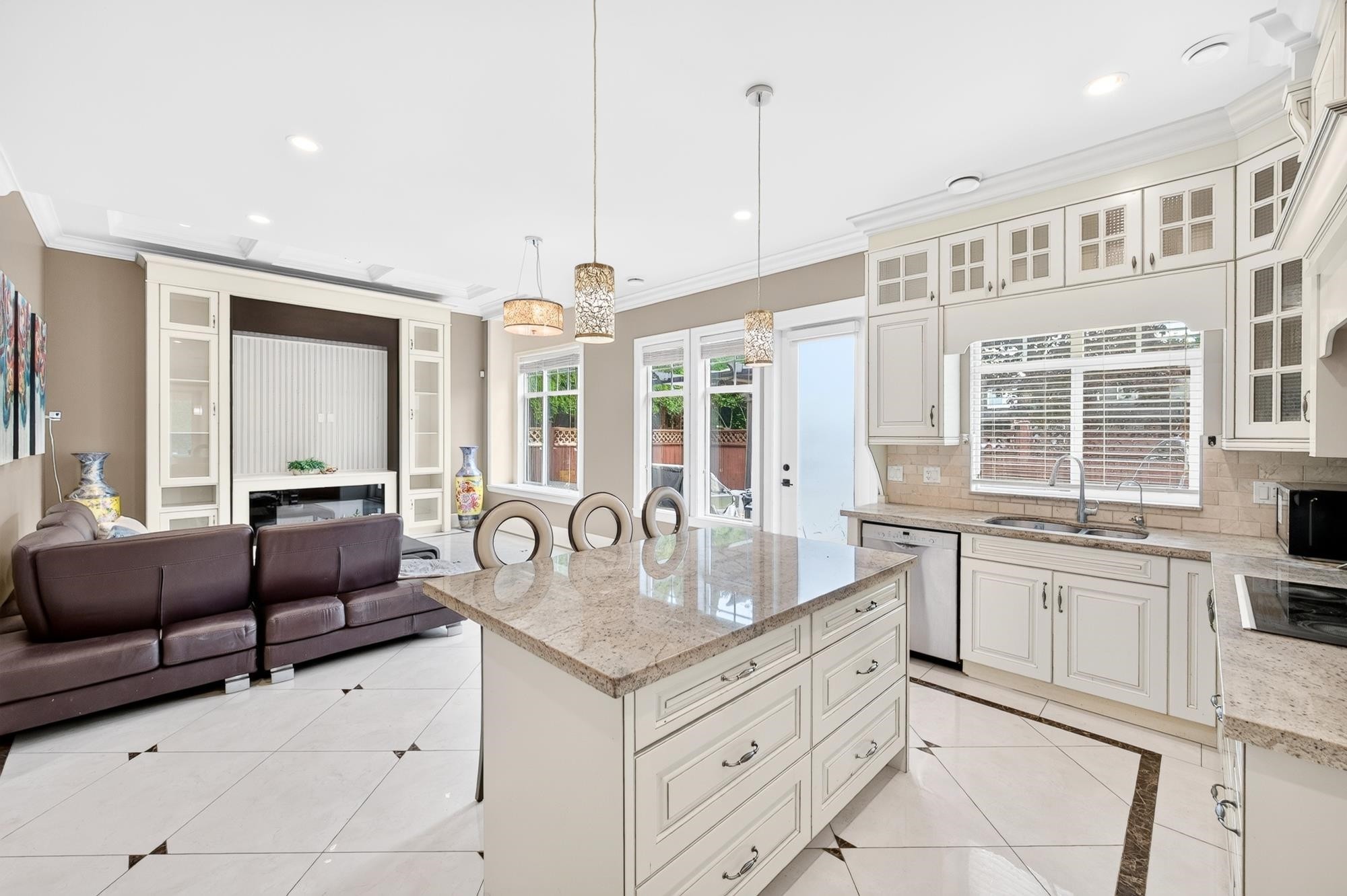9491 Glenbrook Drive, Richmond, BC - Indoor Photo Showing Kitchen With Upgraded Kitchen