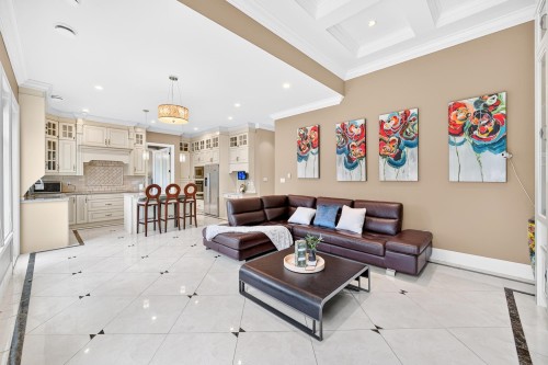 9491 Glenbrook Drive, Richmond, BC - Indoor Photo Showing Living Room
