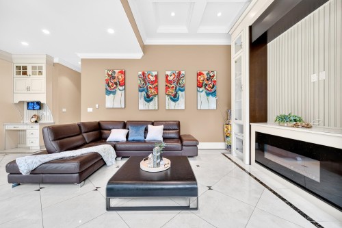 9491 Glenbrook Drive, Richmond, BC - Indoor Photo Showing Living Room