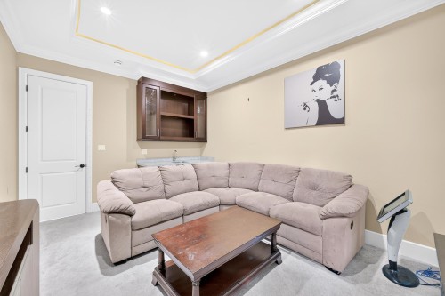 9491 Glenbrook Drive, Richmond, BC - Indoor Photo Showing Living Room