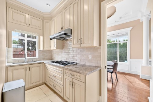 9491 Glenbrook Drive, Richmond, BC - Indoor Photo Showing Kitchen With Upgraded Kitchen