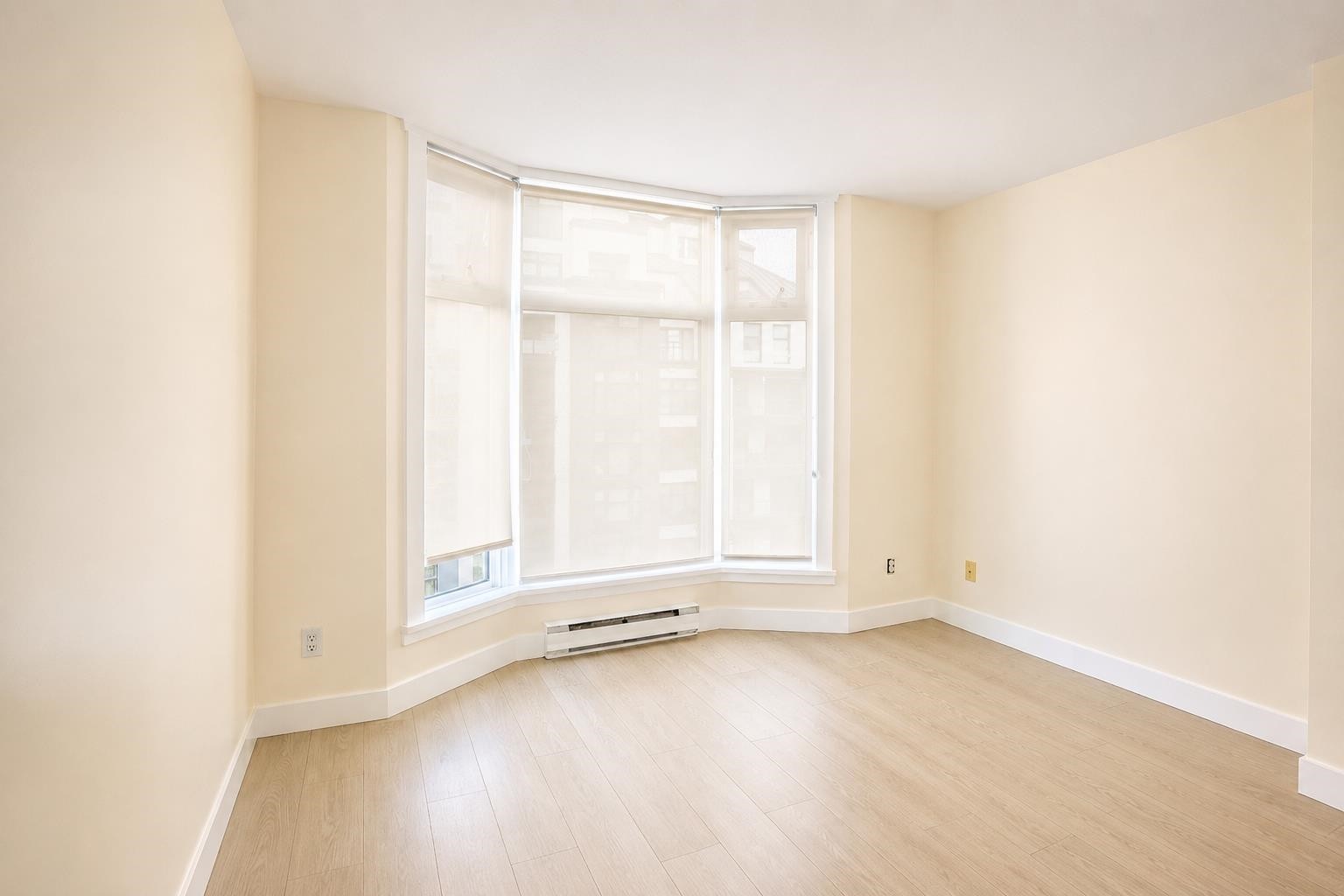 603-2468 Broadway E, Vancouver, BC - Indoor Photo Showing Other Room