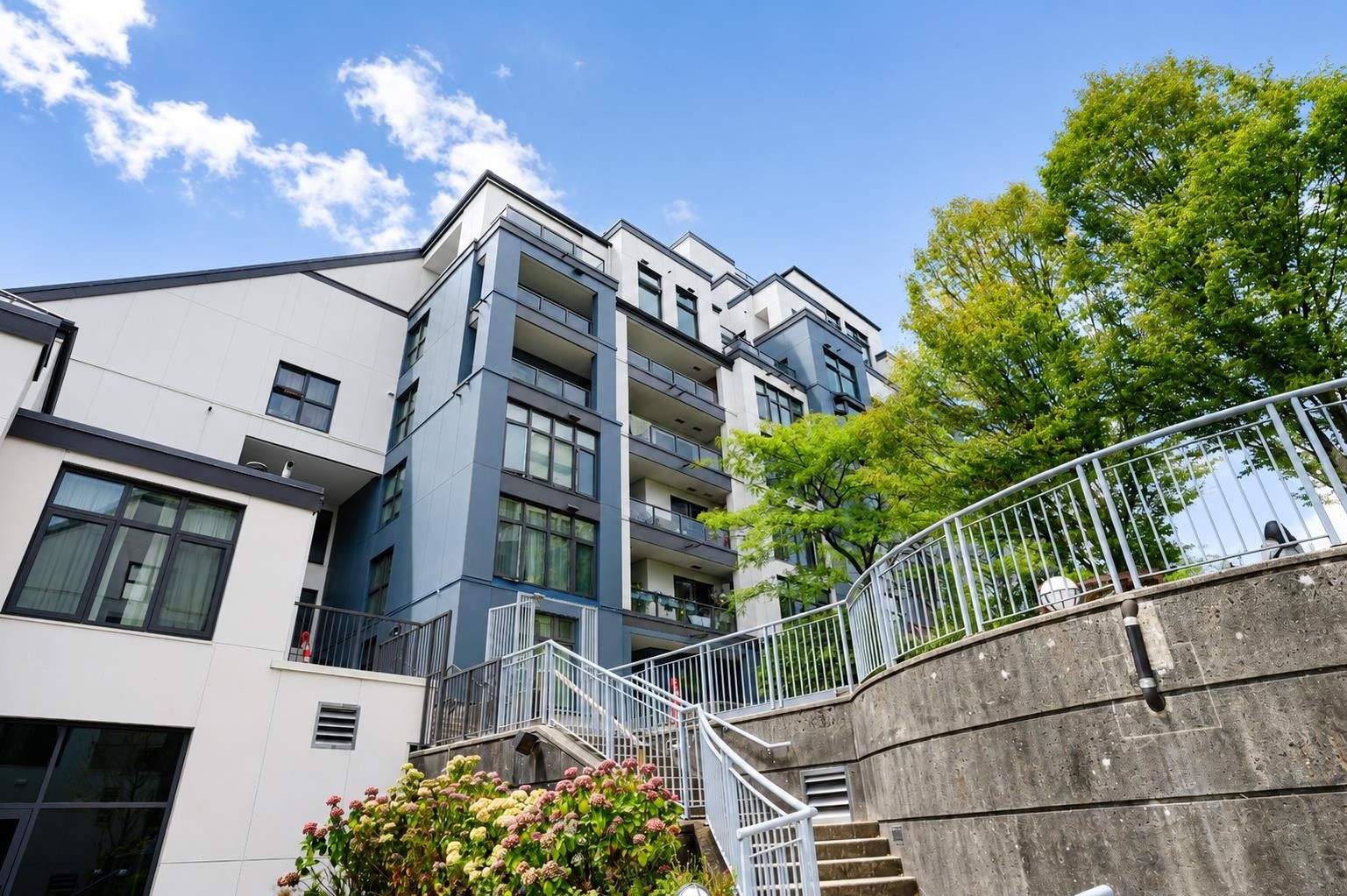 603-2468 Broadway E, Vancouver, BC - Outdoor