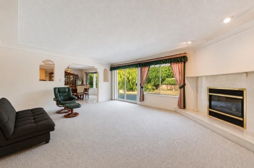 7038 Bridge Street, Richmond, BC - Indoor Photo Showing Living Room With Fireplace