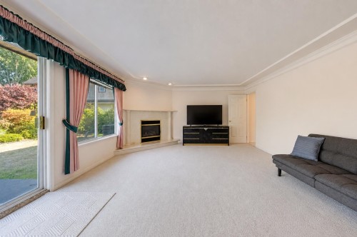 7038 Bridge Street, Richmond, BC - Indoor Photo Showing Living Room With Fireplace