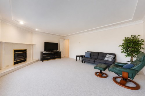 7038 Bridge Street, Richmond, BC - Indoor Photo Showing Living Room With Fireplace