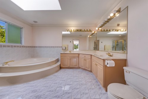 7038 Bridge Street, Richmond, BC - Indoor Photo Showing Bathroom
