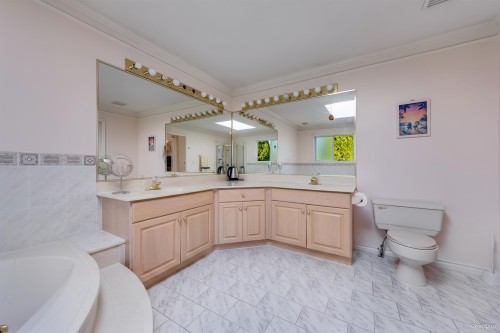 7038 Bridge Street, Richmond, BC - Indoor Photo Showing Bathroom