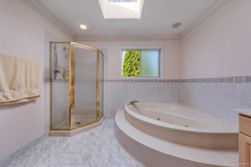 7038 Bridge Street, Richmond, BC - Indoor Photo Showing Bathroom
