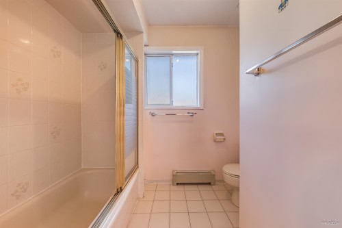 7038 Bridge Street, Richmond, BC - Indoor Photo Showing Bathroom
