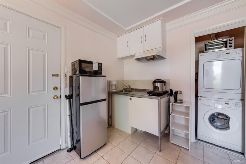 7038 Bridge Street, Richmond, BC - Indoor Photo Showing Laundry Room