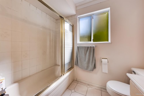 7038 Bridge Street, Richmond, BC - Indoor Photo Showing Bathroom