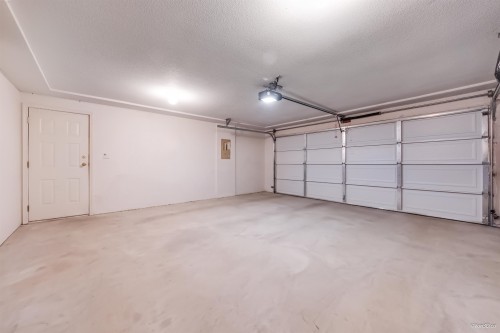 7038 Bridge Street, Richmond, BC - Indoor Photo Showing Garage
